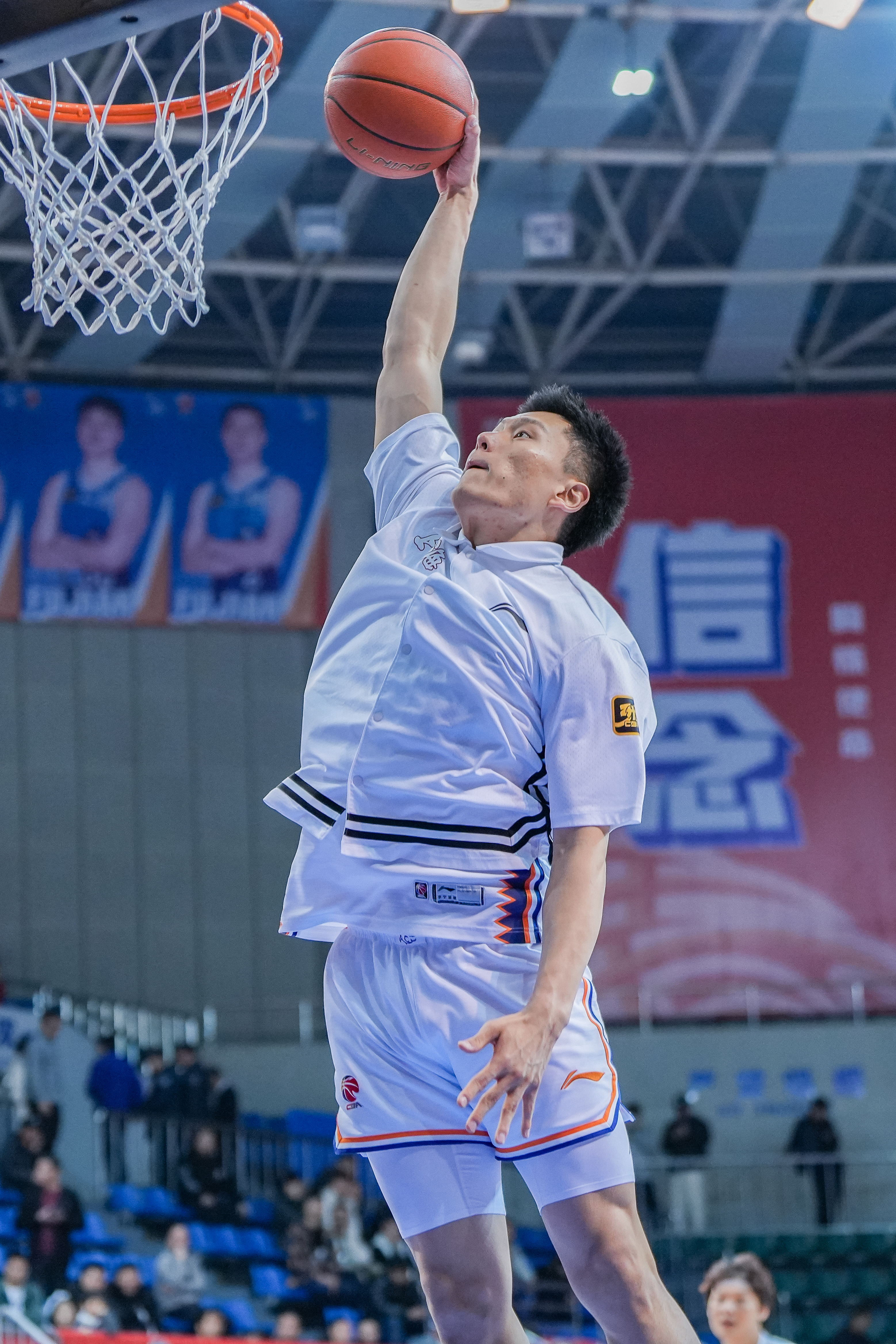  持續(xù)漲球！上海男籃“李花”組合—李弘權(quán)、李添榮