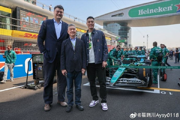  聯(lián)動(dòng)F1！翟曉川曬與姚明、阿隆索、范志毅、周冠宇等的合照