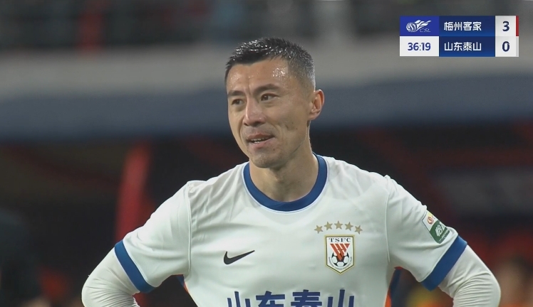  34分鐘0-3落后！36歲鄭錚苦笑36歲大雷沮喪 替補(bǔ)席黃政宇神態(tài)輕松