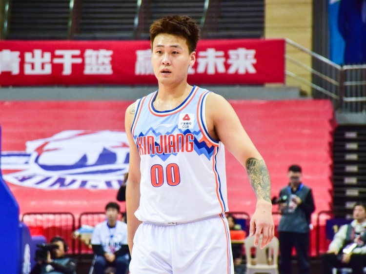  ??隨便打打！趙睿半場8中7&三分3中3貢獻18分2助攻2搶斷
