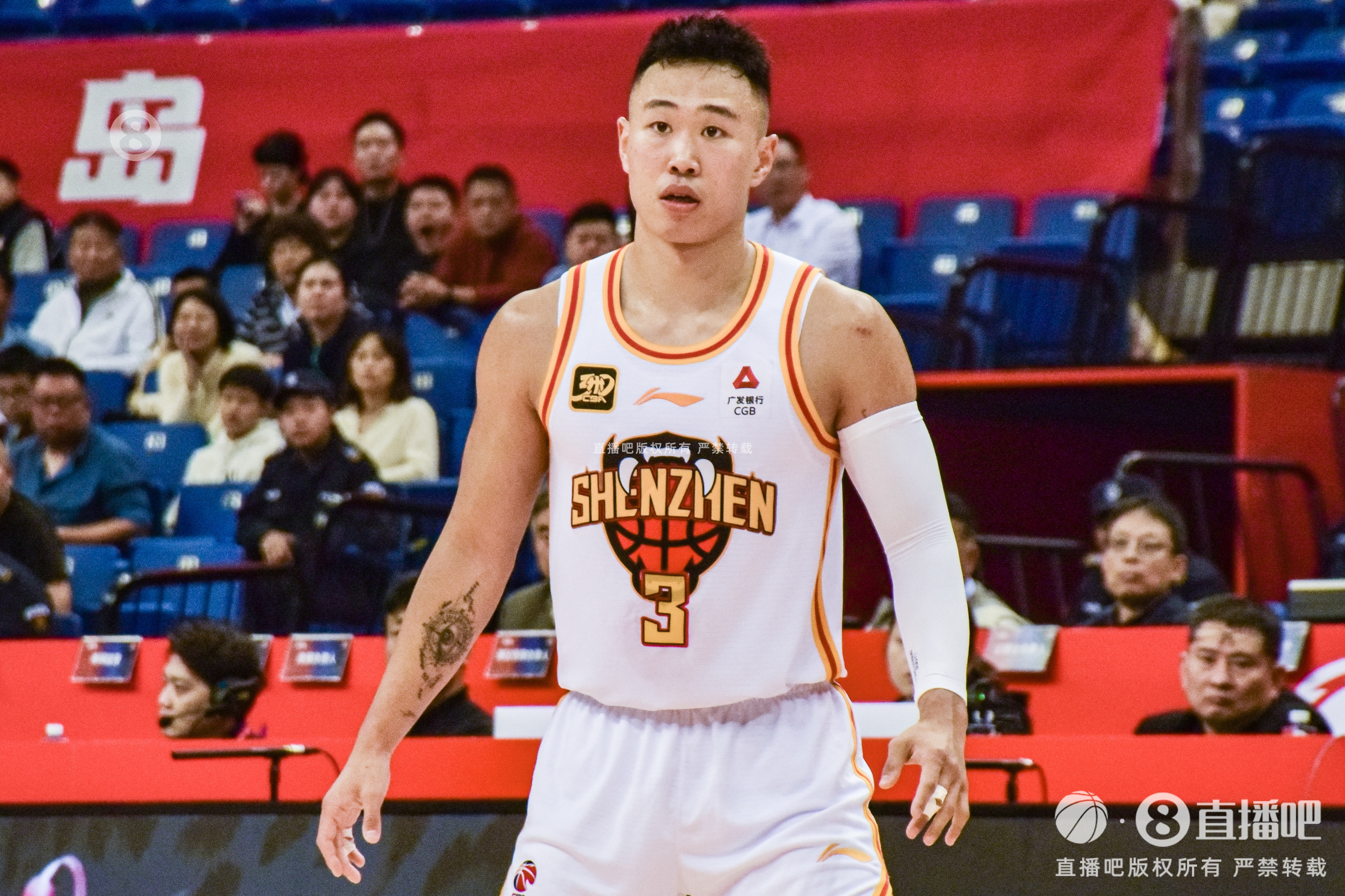  攻防俱佳！賀希寧17中8&三分7中3拿到19分 貢獻(xiàn)4次搶斷