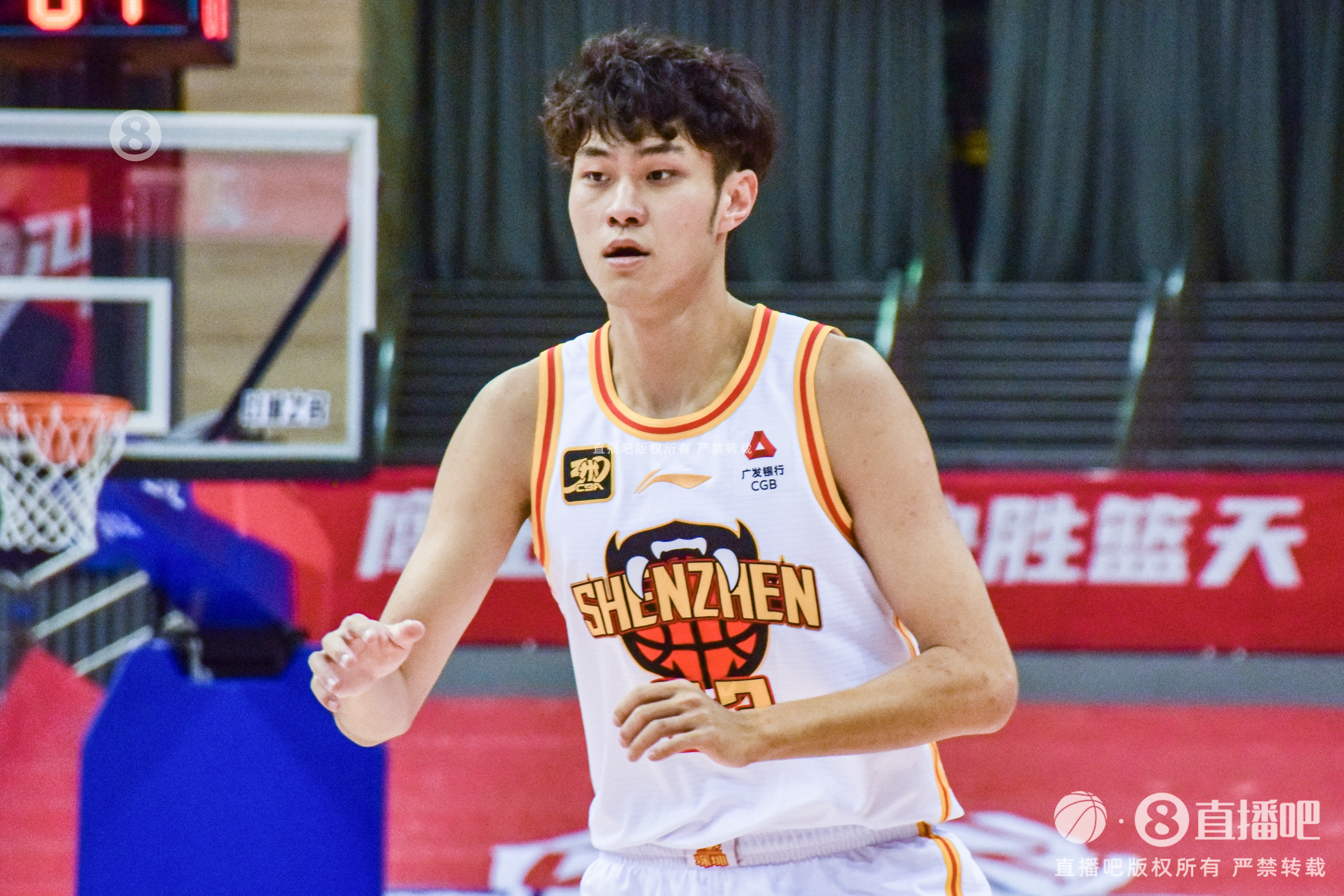  球隊(duì)主攻點(diǎn)！王浩然16中8拿到全隊(duì)最高20分外加2板4助2斷