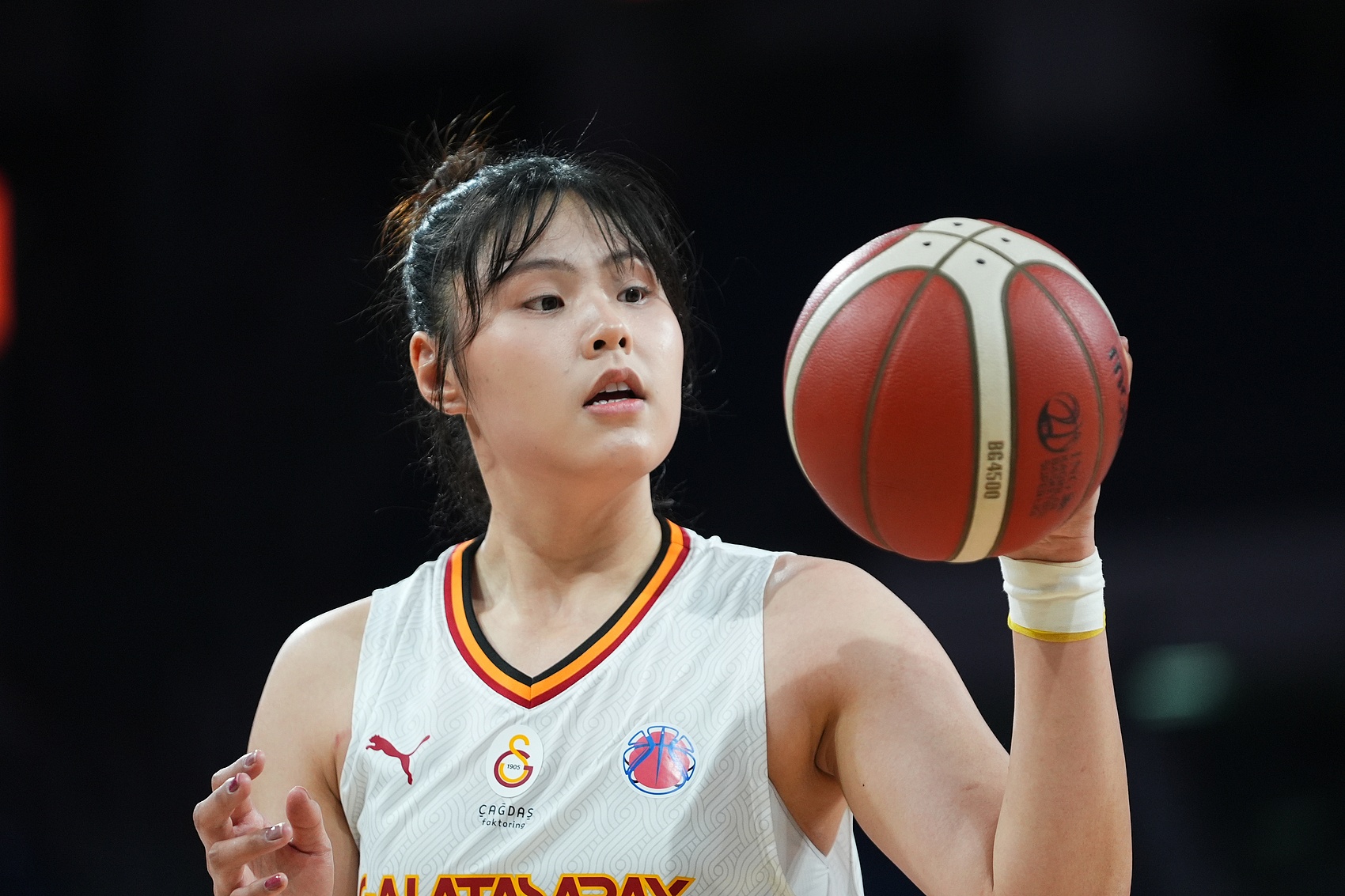  穩(wěn)定高效！李月汝9中6得到18分10板1助2斷1帽 罰球6中6