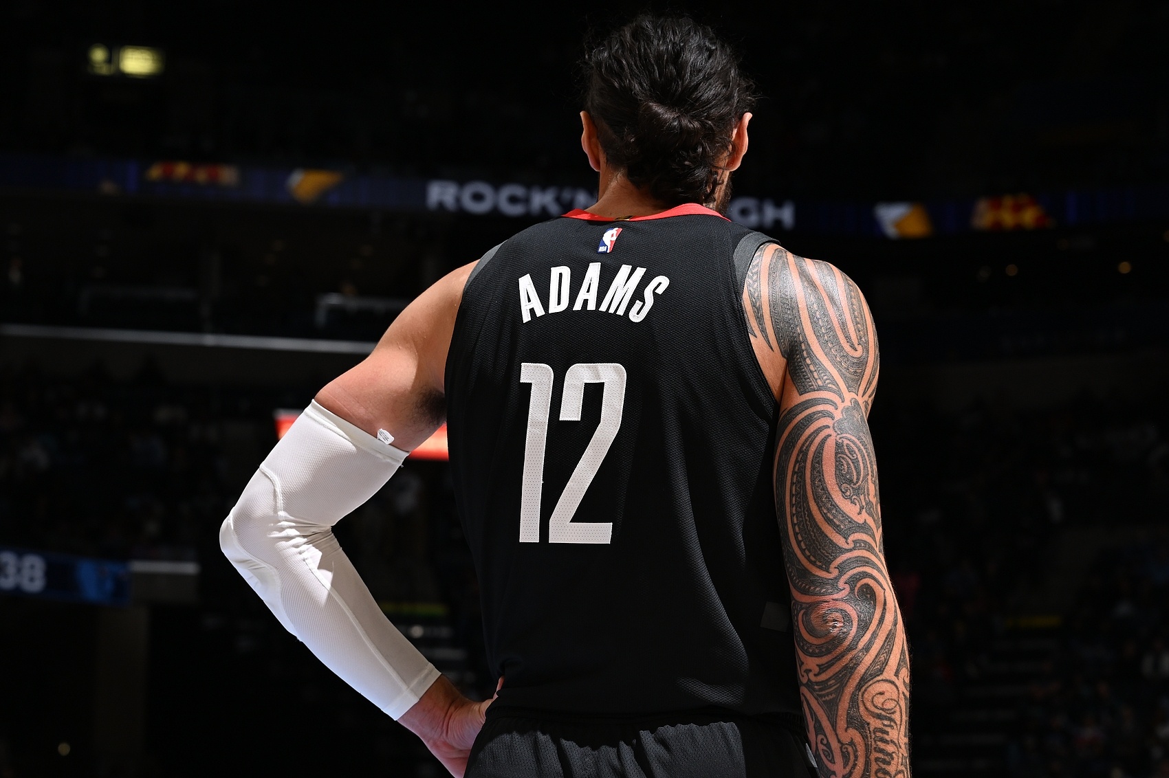  亞當斯：適應(yīng)能力在NBA很重要 我和申京組合的化學反應(yīng)很不錯