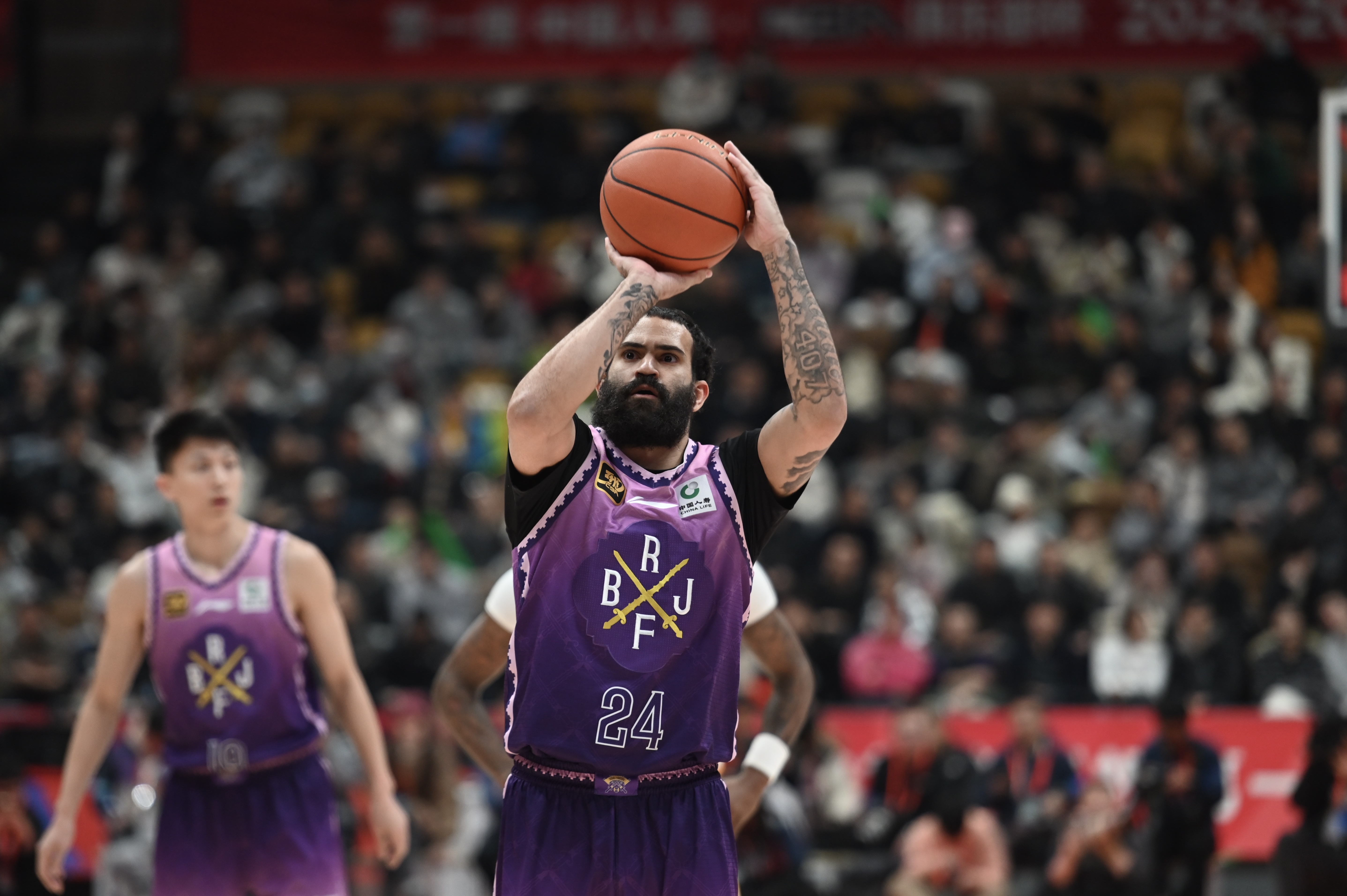  攻筐效率真不錯(cuò)！里勒半場11中7&5罰全中轟下全隊(duì)最高的19分