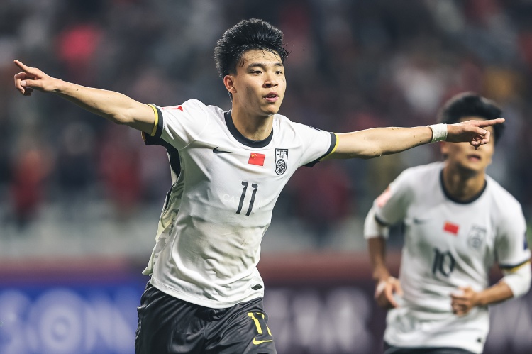  北青體育：18歲“跳級(jí)生”王鈺棟有望進(jìn)入國(guó)足客戰(zhàn)沙特名單！