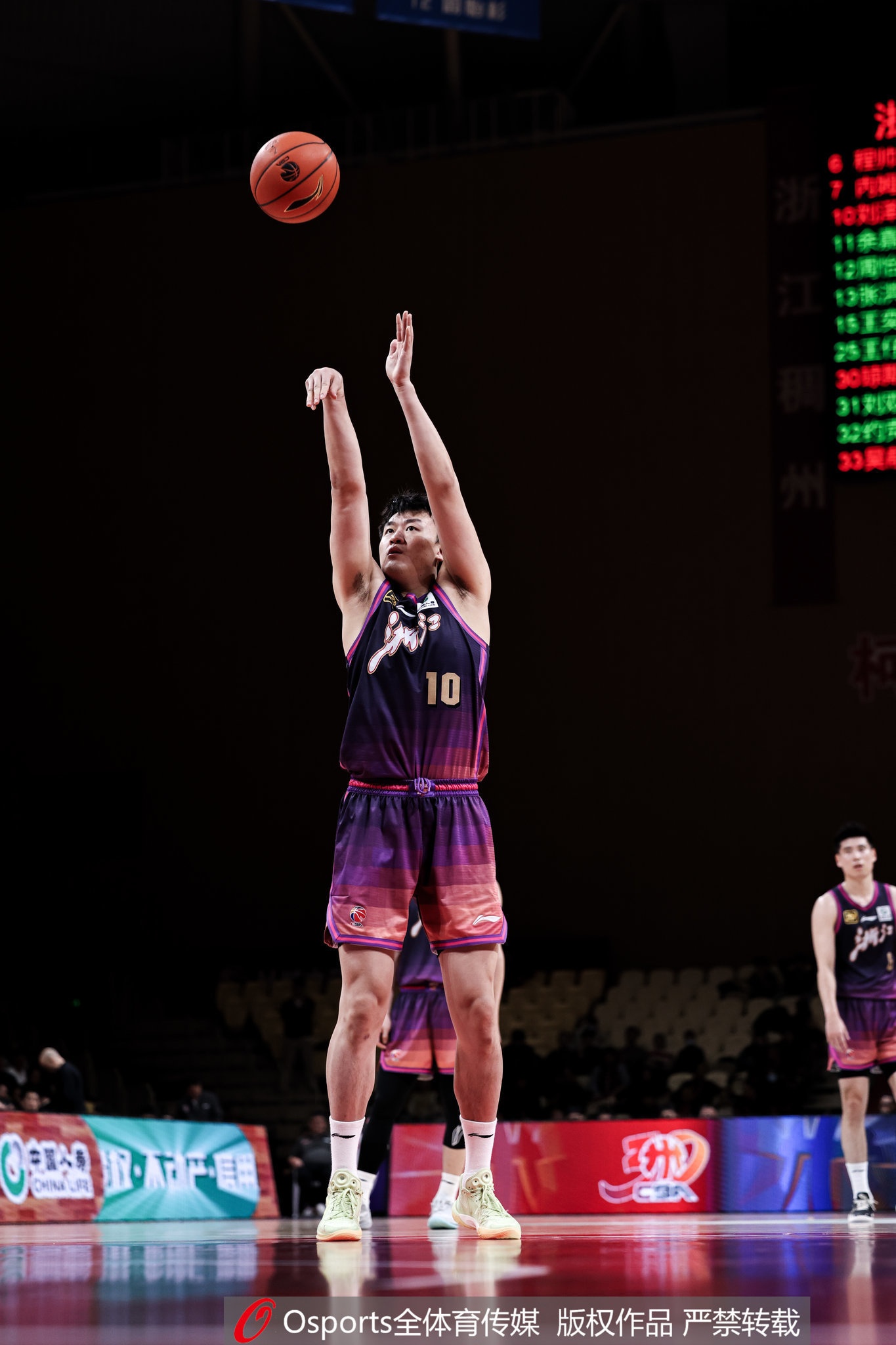  高效替補(bǔ)！劉澤一13投7中&罰球4中3得18分7板 得分并列全隊(duì)最高